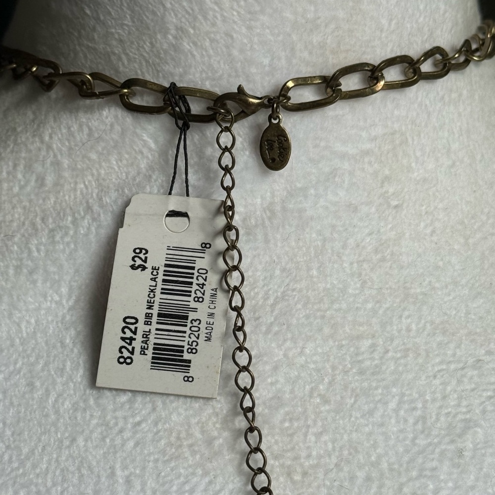 🦪 Elegant Faux Pearl Bib Necklace with Brass Tones by Cookie Lee - Picture 8 of 9